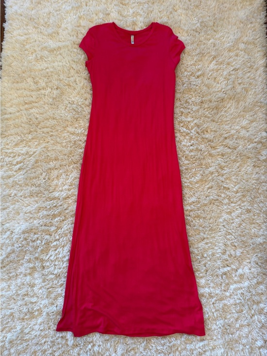 Acting Pro Dresses & Skirts - Acting Pro Red maxi dress women’s size medium